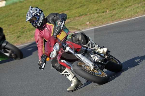 Mallory park Leicestershire;Mallory park photographs;Motorcycle action photographs;event digital images;eventdigitalimages;mallory park;no limits trackday;peter wileman photography;trackday;trackday digital images;trackday photos