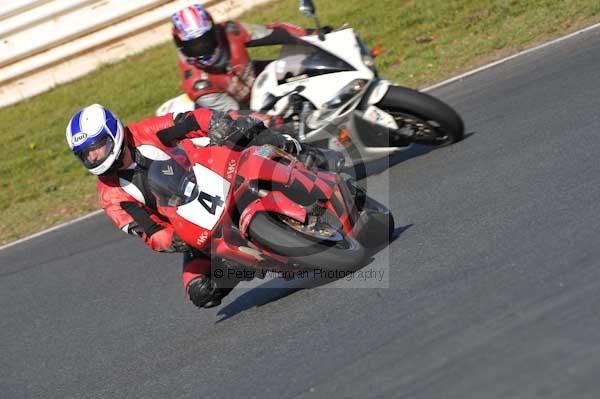 Mallory park Leicestershire;Mallory park photographs;Motorcycle action photographs;event digital images;eventdigitalimages;mallory park;no limits trackday;peter wileman photography;trackday;trackday digital images;trackday photos