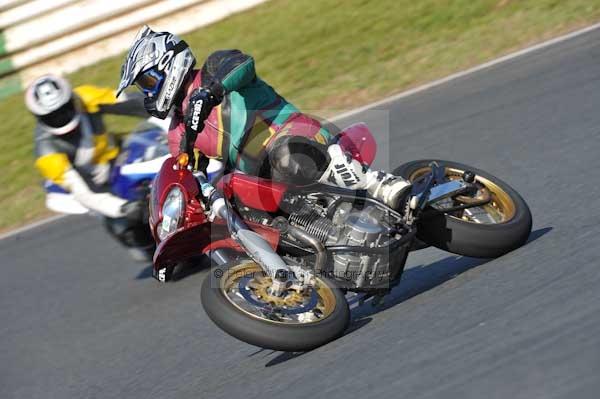 Mallory park Leicestershire;Mallory park photographs;Motorcycle action photographs;event digital images;eventdigitalimages;mallory park;no limits trackday;peter wileman photography;trackday;trackday digital images;trackday photos