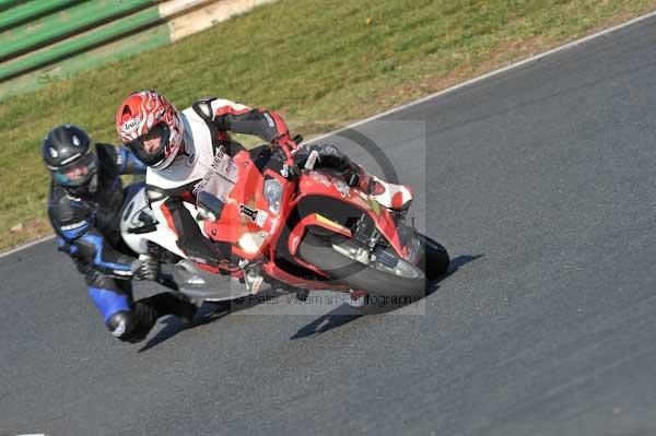 Mallory park Leicestershire;Mallory park photographs;Motorcycle action photographs;event digital images;eventdigitalimages;mallory park;no limits trackday;peter wileman photography;trackday;trackday digital images;trackday photos