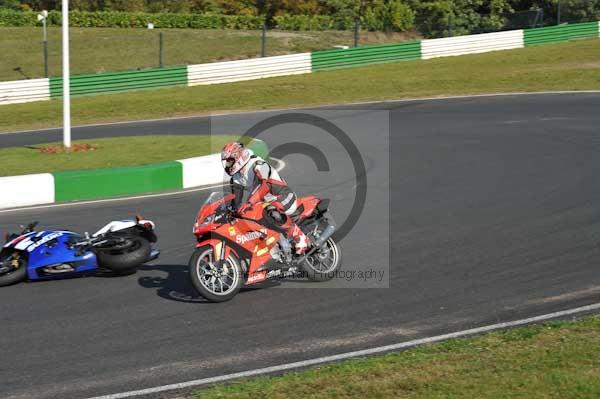 Mallory park Leicestershire;Mallory park photographs;Motorcycle action photographs;event digital images;eventdigitalimages;mallory park;no limits trackday;peter wileman photography;trackday;trackday digital images;trackday photos