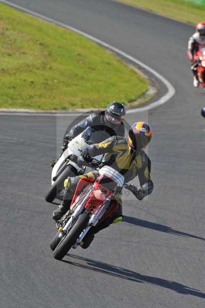 Mallory park Leicestershire;Mallory park photographs;Motorcycle action photographs;event digital images;eventdigitalimages;mallory park;no limits trackday;peter wileman photography;trackday;trackday digital images;trackday photos