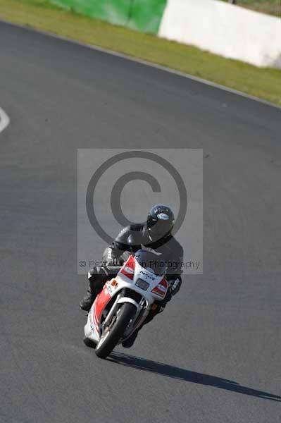 Mallory park Leicestershire;Mallory park photographs;Motorcycle action photographs;event digital images;eventdigitalimages;mallory park;no limits trackday;peter wileman photography;trackday;trackday digital images;trackday photos