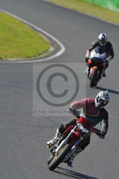 Mallory park Leicestershire;Mallory park photographs;Motorcycle action photographs;event digital images;eventdigitalimages;mallory park;no limits trackday;peter wileman photography;trackday;trackday digital images;trackday photos