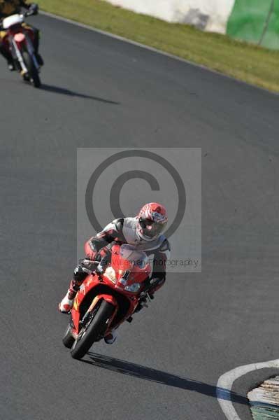 Mallory park Leicestershire;Mallory park photographs;Motorcycle action photographs;event digital images;eventdigitalimages;mallory park;no limits trackday;peter wileman photography;trackday;trackday digital images;trackday photos
