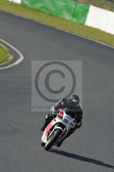 Mallory park Leicestershire;Mallory park photographs;Motorcycle action photographs;event digital images;eventdigitalimages;mallory park;no limits trackday;peter wileman photography;trackday;trackday digital images;trackday photos