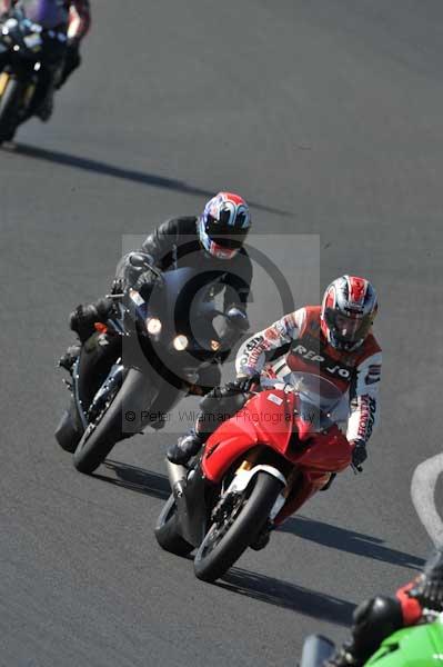 Mallory park Leicestershire;Mallory park photographs;Motorcycle action photographs;event digital images;eventdigitalimages;mallory park;no limits trackday;peter wileman photography;trackday;trackday digital images;trackday photos