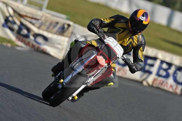 Mallory park Leicestershire;Mallory park photographs;Motorcycle action photographs;event digital images;eventdigitalimages;mallory park;no limits trackday;peter wileman photography;trackday;trackday digital images;trackday photos