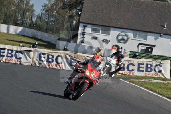 Mallory park Leicestershire;Mallory park photographs;Motorcycle action photographs;event digital images;eventdigitalimages;mallory park;no limits trackday;peter wileman photography;trackday;trackday digital images;trackday photos