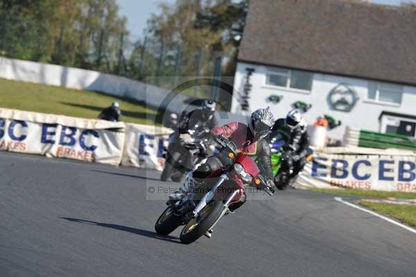 Mallory park Leicestershire;Mallory park photographs;Motorcycle action photographs;event digital images;eventdigitalimages;mallory park;no limits trackday;peter wileman photography;trackday;trackday digital images;trackday photos