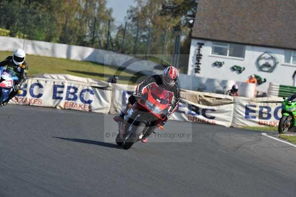 Mallory park Leicestershire;Mallory park photographs;Motorcycle action photographs;event digital images;eventdigitalimages;mallory park;no limits trackday;peter wileman photography;trackday;trackday digital images;trackday photos