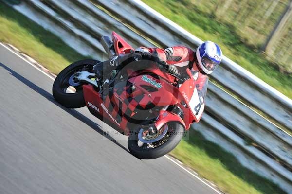 Mallory park Leicestershire;Mallory park photographs;Motorcycle action photographs;event digital images;eventdigitalimages;mallory park;no limits trackday;peter wileman photography;trackday;trackday digital images;trackday photos