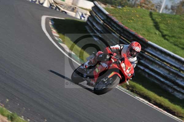Mallory park Leicestershire;Mallory park photographs;Motorcycle action photographs;event digital images;eventdigitalimages;mallory park;no limits trackday;peter wileman photography;trackday;trackday digital images;trackday photos
