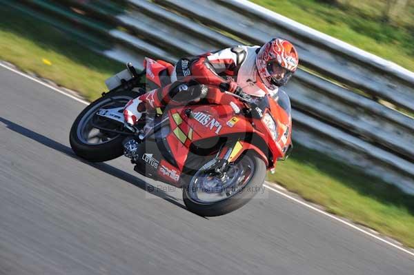 Mallory park Leicestershire;Mallory park photographs;Motorcycle action photographs;event digital images;eventdigitalimages;mallory park;no limits trackday;peter wileman photography;trackday;trackday digital images;trackday photos