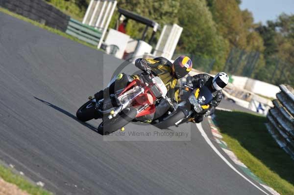 Mallory park Leicestershire;Mallory park photographs;Motorcycle action photographs;event digital images;eventdigitalimages;mallory park;no limits trackday;peter wileman photography;trackday;trackday digital images;trackday photos