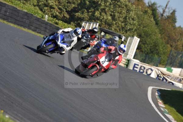 Mallory park Leicestershire;Mallory park photographs;Motorcycle action photographs;event digital images;eventdigitalimages;mallory park;no limits trackday;peter wileman photography;trackday;trackday digital images;trackday photos