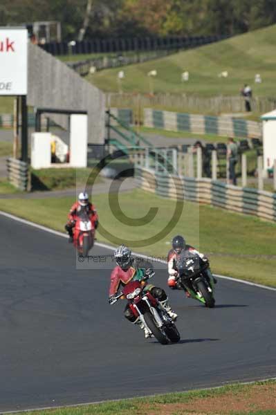 Mallory park Leicestershire;Mallory park photographs;Motorcycle action photographs;event digital images;eventdigitalimages;mallory park;no limits trackday;peter wileman photography;trackday;trackday digital images;trackday photos