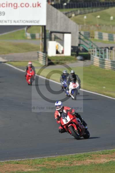 Mallory park Leicestershire;Mallory park photographs;Motorcycle action photographs;event digital images;eventdigitalimages;mallory park;no limits trackday;peter wileman photography;trackday;trackday digital images;trackday photos