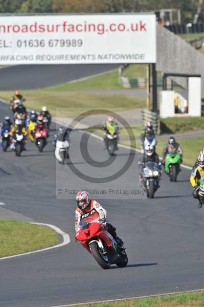 Mallory park Leicestershire;Mallory park photographs;Motorcycle action photographs;event digital images;eventdigitalimages;mallory park;no limits trackday;peter wileman photography;trackday;trackday digital images;trackday photos