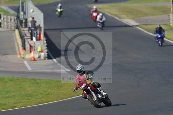 Mallory park Leicestershire;Mallory park photographs;Motorcycle action photographs;event digital images;eventdigitalimages;mallory park;no limits trackday;peter wileman photography;trackday;trackday digital images;trackday photos