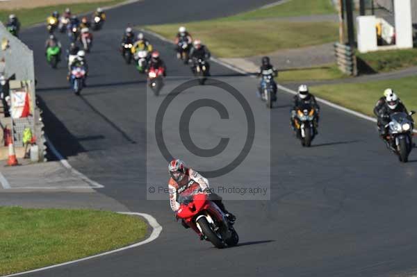 Mallory park Leicestershire;Mallory park photographs;Motorcycle action photographs;event digital images;eventdigitalimages;mallory park;no limits trackday;peter wileman photography;trackday;trackday digital images;trackday photos
