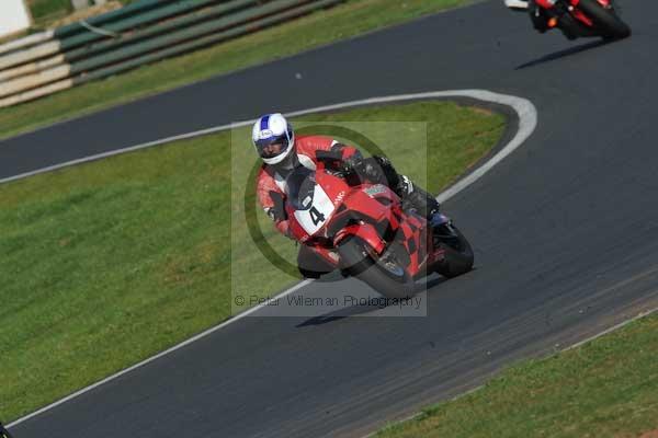 Mallory park Leicestershire;Mallory park photographs;Motorcycle action photographs;event digital images;eventdigitalimages;mallory park;no limits trackday;peter wileman photography;trackday;trackday digital images;trackday photos
