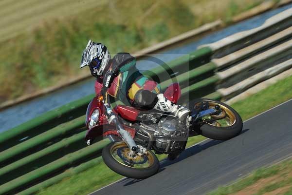 Mallory park Leicestershire;Mallory park photographs;Motorcycle action photographs;event digital images;eventdigitalimages;mallory park;no limits trackday;peter wileman photography;trackday;trackday digital images;trackday photos
