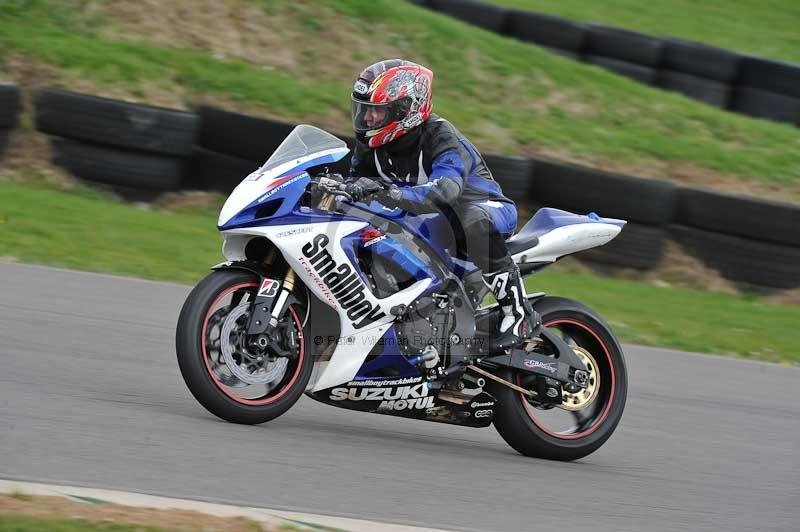 Motorcycle action photographs;anglesey circuit;anglesey trackday photographs;event digital images;eventdigitalimages;no limits trackday;oulton park circuit cheshire;peter wileman photography;trackday;trackday digital images;trackday photos;ty croes circuit wales