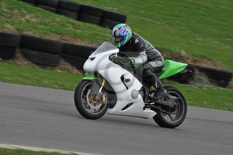 Motorcycle action photographs;anglesey circuit;anglesey trackday photographs;event digital images;eventdigitalimages;no limits trackday;oulton park circuit cheshire;peter wileman photography;trackday;trackday digital images;trackday photos;ty croes circuit wales