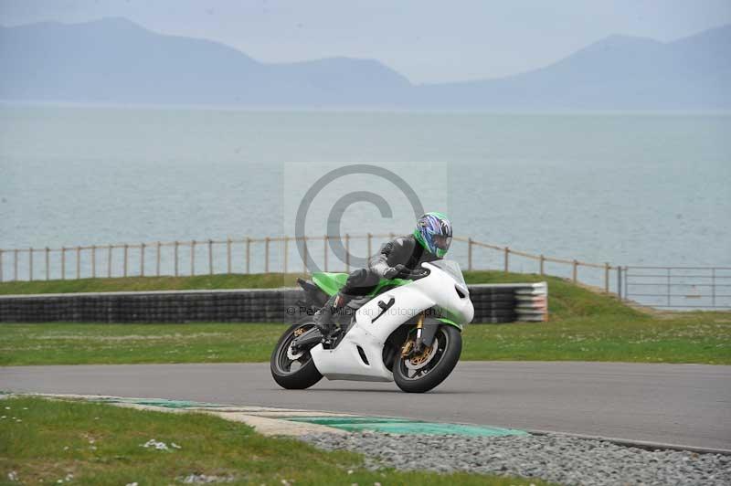 Motorcycle action photographs;anglesey circuit;anglesey trackday photographs;event digital images;eventdigitalimages;no limits trackday;oulton park circuit cheshire;peter wileman photography;trackday;trackday digital images;trackday photos;ty croes circuit wales