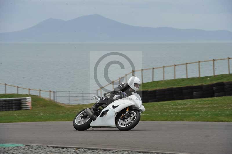 Motorcycle action photographs;anglesey circuit;anglesey trackday photographs;event digital images;eventdigitalimages;no limits trackday;oulton park circuit cheshire;peter wileman photography;trackday;trackday digital images;trackday photos;ty croes circuit wales