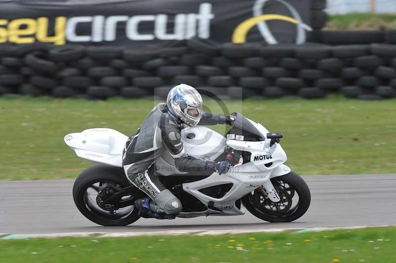 Motorcycle action photographs;anglesey circuit;anglesey trackday photographs;event digital images;eventdigitalimages;no limits trackday;oulton park circuit cheshire;peter wileman photography;trackday;trackday digital images;trackday photos;ty croes circuit wales