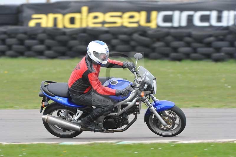 Motorcycle action photographs;anglesey circuit;anglesey trackday photographs;event digital images;eventdigitalimages;no limits trackday;oulton park circuit cheshire;peter wileman photography;trackday;trackday digital images;trackday photos;ty croes circuit wales