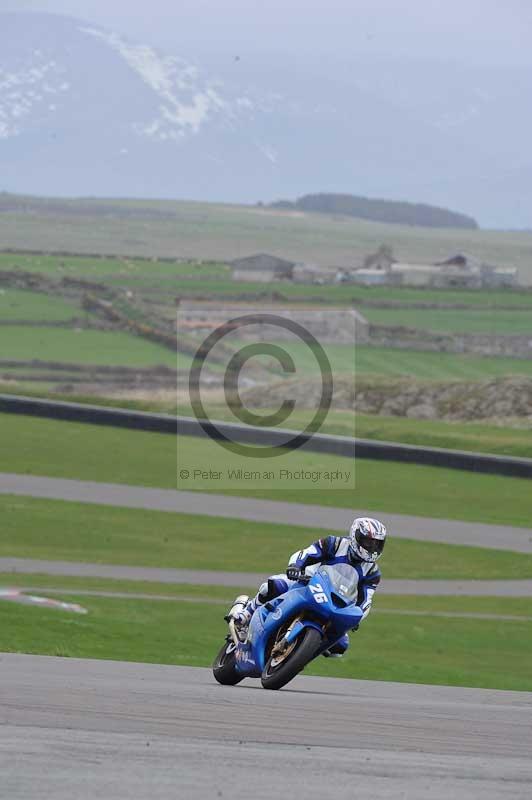 Motorcycle action photographs;anglesey circuit;anglesey trackday photographs;event digital images;eventdigitalimages;no limits trackday;oulton park circuit cheshire;peter wileman photography;trackday;trackday digital images;trackday photos;ty croes circuit wales