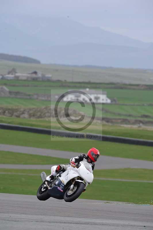 Motorcycle action photographs;anglesey circuit;anglesey trackday photographs;event digital images;eventdigitalimages;no limits trackday;oulton park circuit cheshire;peter wileman photography;trackday;trackday digital images;trackday photos;ty croes circuit wales
