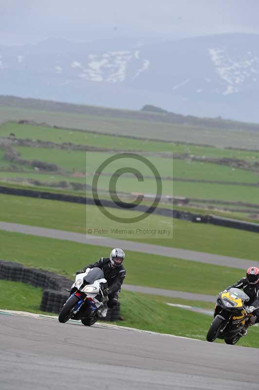 Motorcycle action photographs;anglesey circuit;anglesey trackday photographs;event digital images;eventdigitalimages;no limits trackday;oulton park circuit cheshire;peter wileman photography;trackday;trackday digital images;trackday photos;ty croes circuit wales