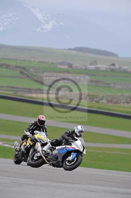 Motorcycle action photographs;anglesey circuit;anglesey trackday photographs;event digital images;eventdigitalimages;no limits trackday;oulton park circuit cheshire;peter wileman photography;trackday;trackday digital images;trackday photos;ty croes circuit wales