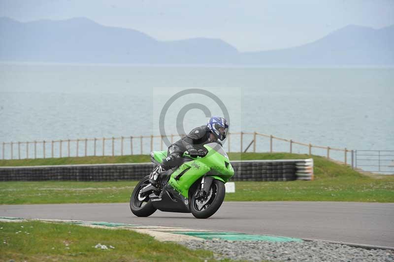 Motorcycle action photographs;anglesey circuit;anglesey trackday photographs;event digital images;eventdigitalimages;no limits trackday;oulton park circuit cheshire;peter wileman photography;trackday;trackday digital images;trackday photos;ty croes circuit wales