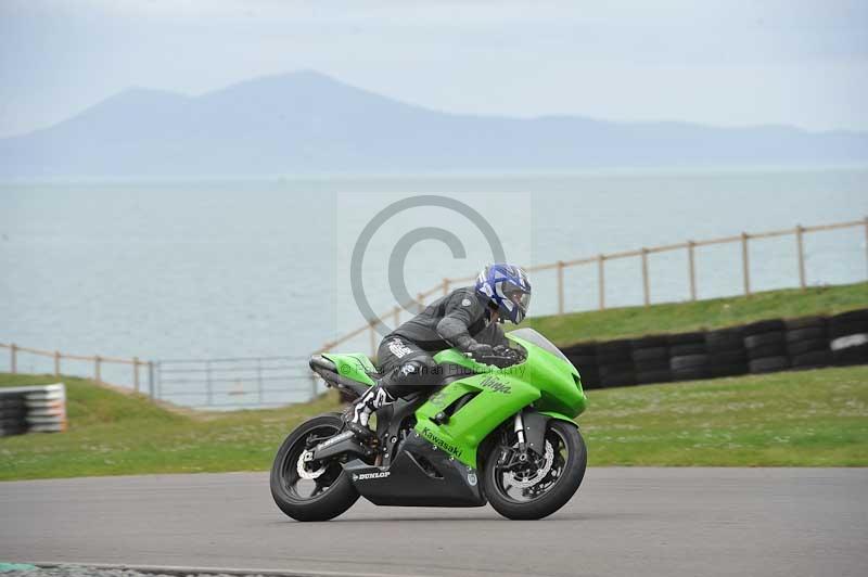 Motorcycle action photographs;anglesey circuit;anglesey trackday photographs;event digital images;eventdigitalimages;no limits trackday;oulton park circuit cheshire;peter wileman photography;trackday;trackday digital images;trackday photos;ty croes circuit wales