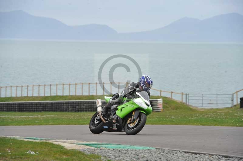 Motorcycle action photographs;anglesey circuit;anglesey trackday photographs;event digital images;eventdigitalimages;no limits trackday;oulton park circuit cheshire;peter wileman photography;trackday;trackday digital images;trackday photos;ty croes circuit wales