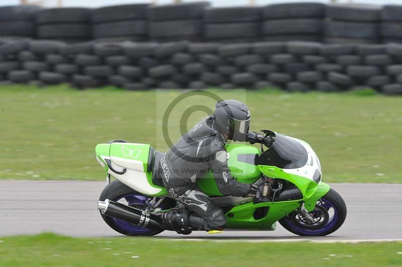 Motorcycle action photographs;anglesey circuit;anglesey trackday photographs;event digital images;eventdigitalimages;no limits trackday;oulton park circuit cheshire;peter wileman photography;trackday;trackday digital images;trackday photos;ty croes circuit wales