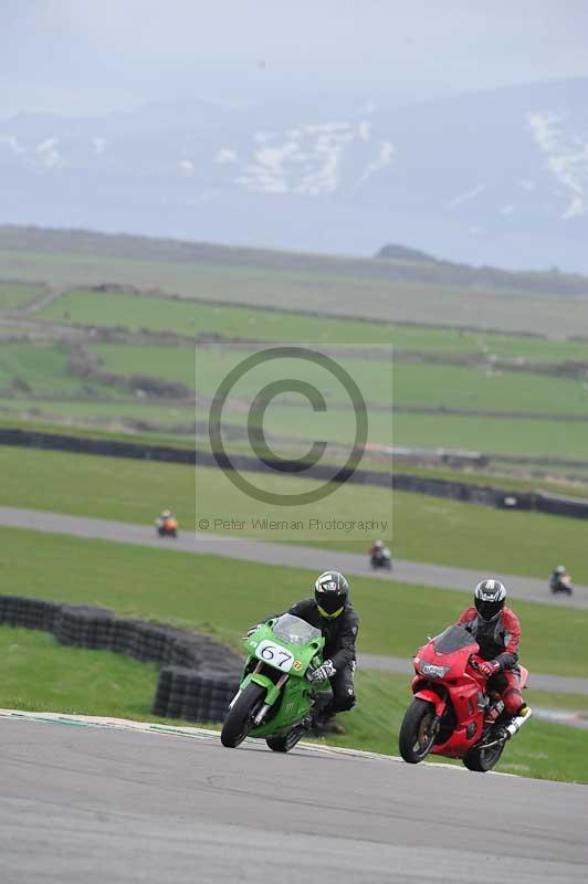 Motorcycle action photographs;anglesey circuit;anglesey trackday photographs;event digital images;eventdigitalimages;no limits trackday;oulton park circuit cheshire;peter wileman photography;trackday;trackday digital images;trackday photos;ty croes circuit wales
