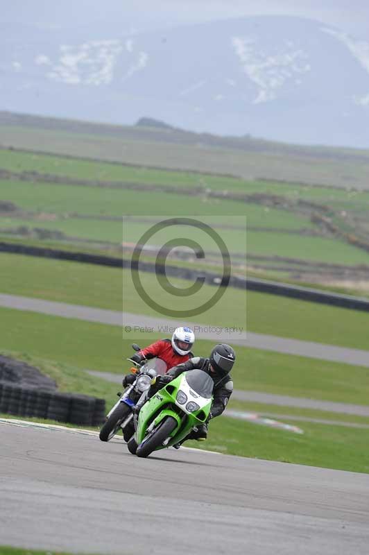 Motorcycle action photographs;anglesey circuit;anglesey trackday photographs;event digital images;eventdigitalimages;no limits trackday;oulton park circuit cheshire;peter wileman photography;trackday;trackday digital images;trackday photos;ty croes circuit wales