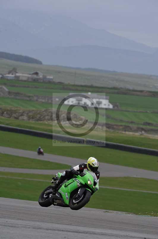 Motorcycle action photographs;anglesey circuit;anglesey trackday photographs;event digital images;eventdigitalimages;no limits trackday;oulton park circuit cheshire;peter wileman photography;trackday;trackday digital images;trackday photos;ty croes circuit wales