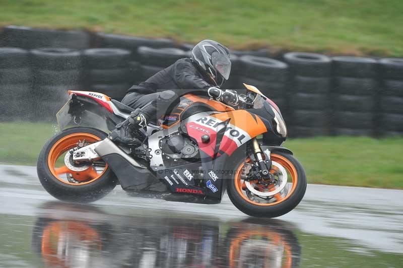 Motorcycle action photographs;anglesey circuit;anglesey trackday photographs;event digital images;eventdigitalimages;no limits trackday;oulton park circuit cheshire;peter wileman photography;trackday;trackday digital images;trackday photos;ty croes circuit wales