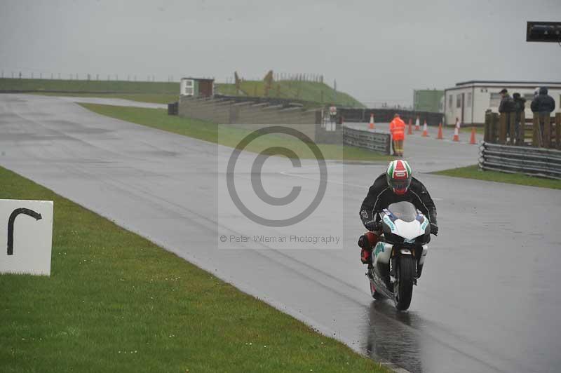 Motorcycle action photographs;anglesey circuit;anglesey trackday photographs;event digital images;eventdigitalimages;no limits trackday;oulton park circuit cheshire;peter wileman photography;trackday;trackday digital images;trackday photos;ty croes circuit wales