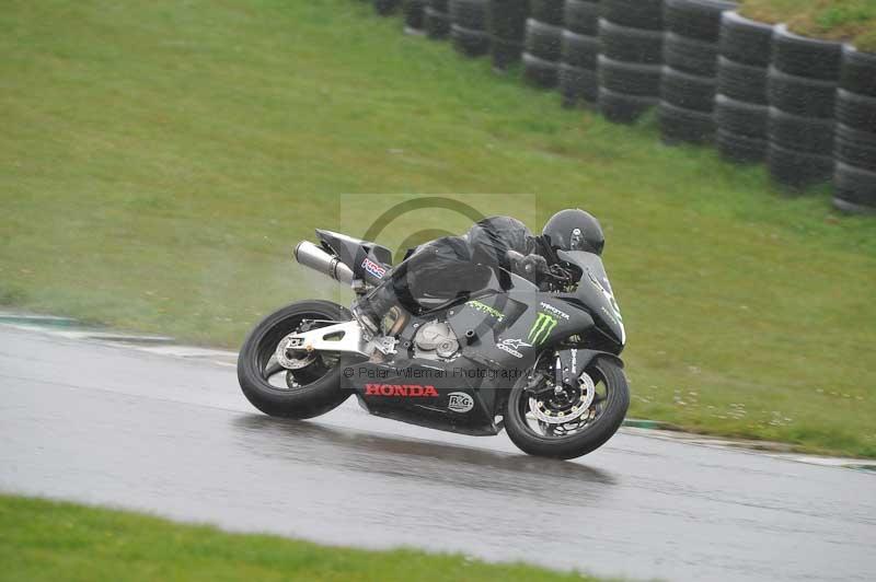 Motorcycle action photographs;anglesey circuit;anglesey trackday photographs;event digital images;eventdigitalimages;no limits trackday;oulton park circuit cheshire;peter wileman photography;trackday;trackday digital images;trackday photos;ty croes circuit wales