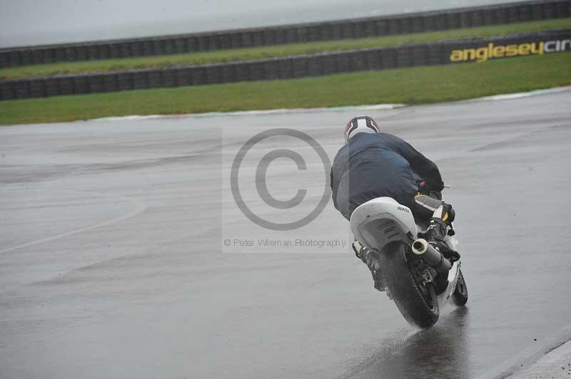 Motorcycle action photographs;anglesey circuit;anglesey trackday photographs;event digital images;eventdigitalimages;no limits trackday;oulton park circuit cheshire;peter wileman photography;trackday;trackday digital images;trackday photos;ty croes circuit wales