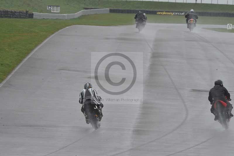 Motorcycle action photographs;anglesey circuit;anglesey trackday photographs;event digital images;eventdigitalimages;no limits trackday;oulton park circuit cheshire;peter wileman photography;trackday;trackday digital images;trackday photos;ty croes circuit wales
