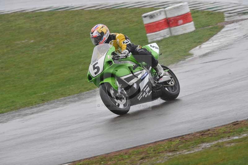 Motorcycle action photographs;anglesey circuit;anglesey trackday photographs;event digital images;eventdigitalimages;no limits trackday;oulton park circuit cheshire;peter wileman photography;trackday;trackday digital images;trackday photos;ty croes circuit wales
